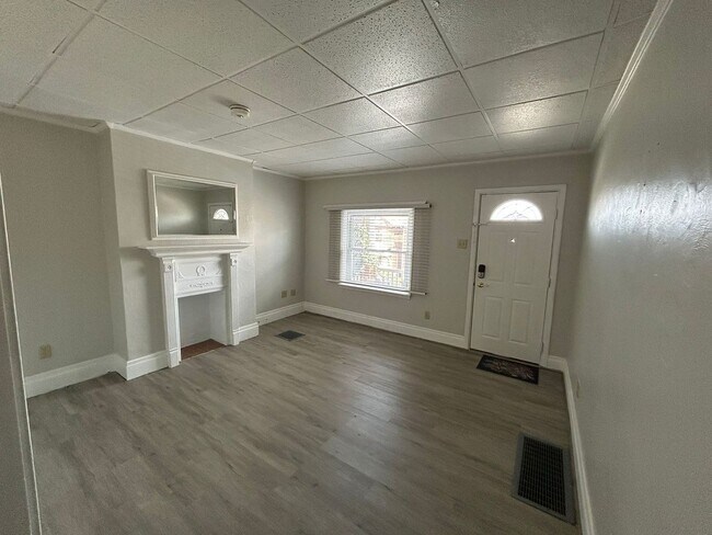 Foto del edificio - Newly Renovated 2 Bedroom 1.5 Bath in Dorm...