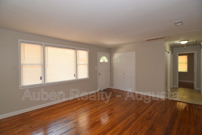 Building Photo - 617 Jefferson Dr