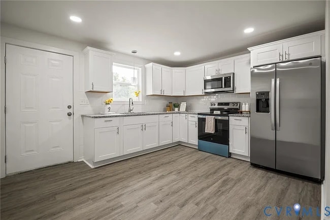 Building Photo - 423 Harding St