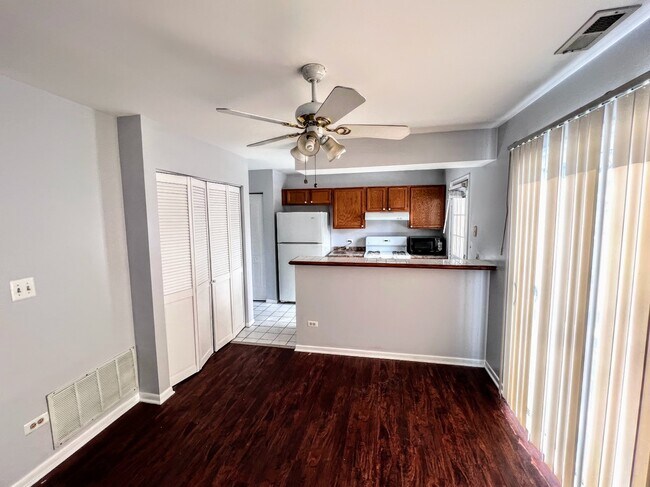 Foto del edificio - 611 Yale Ln