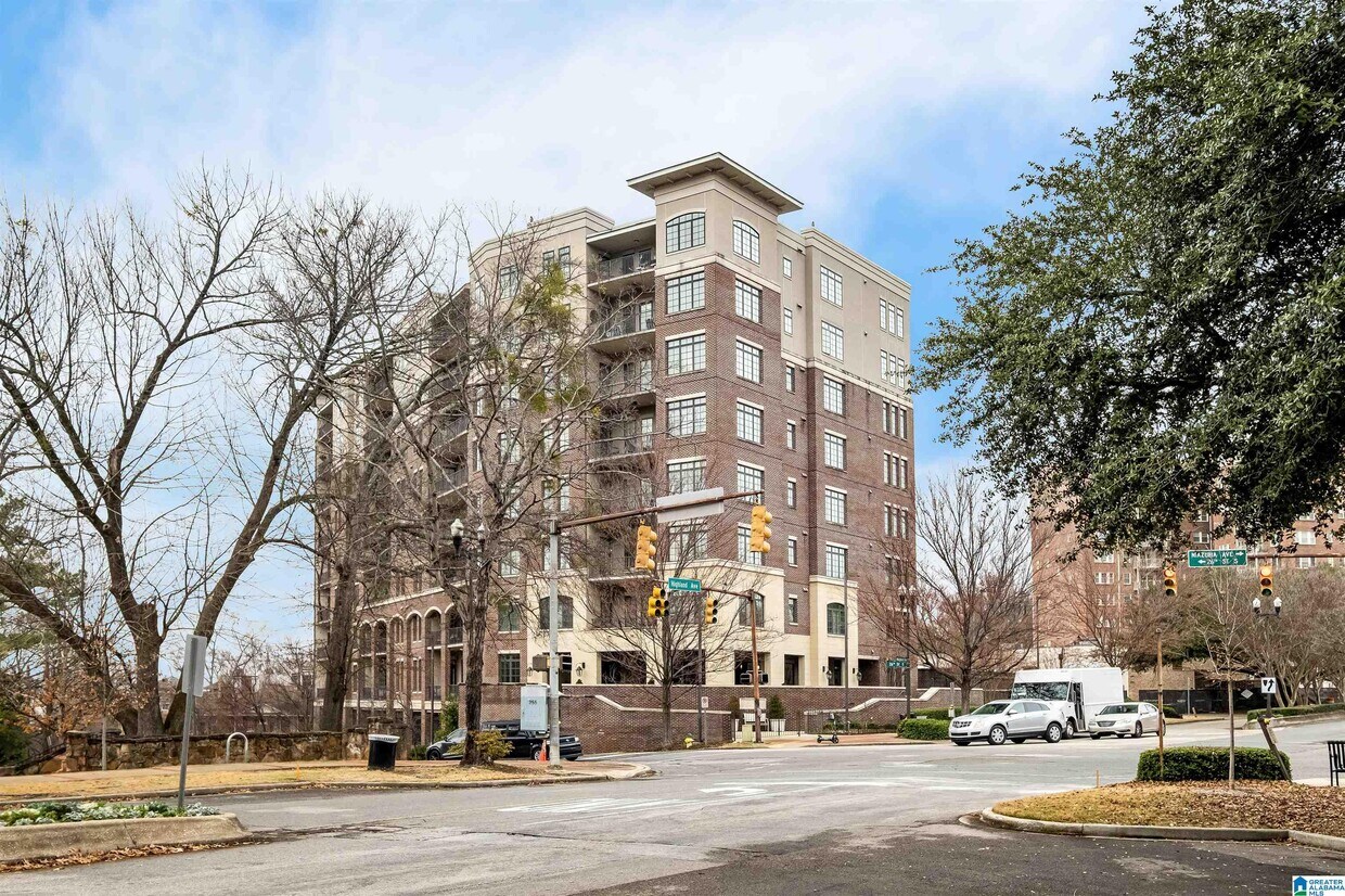 Primary Photo - 2600 Highland Ave