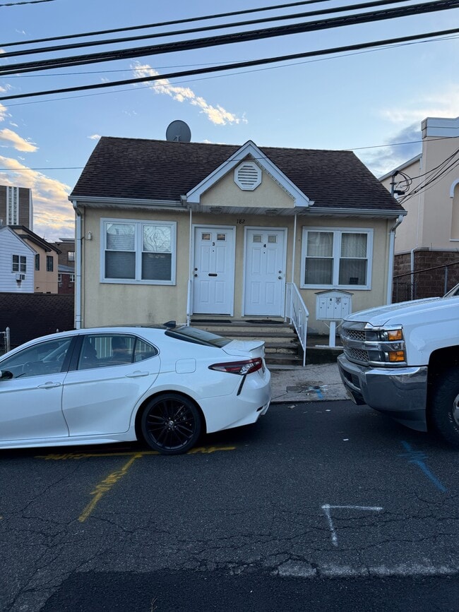 Foto del edificio - 182 Cliff St