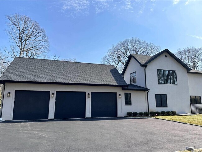 Foto del edificio - 255 Piping Rock Rd