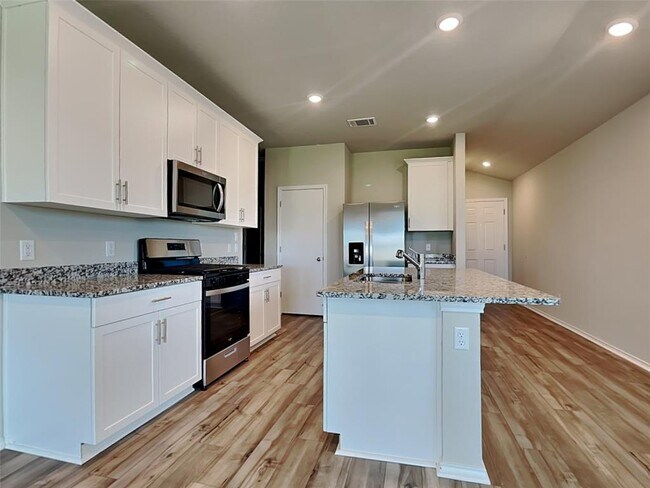 Building Photo - 5208 Saddle Clb Dr