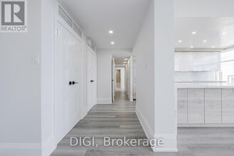 Building Photo - 400 Walmer Rd