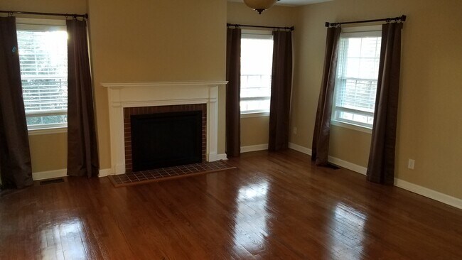 Building Photo - 4208 Starmount Dr
