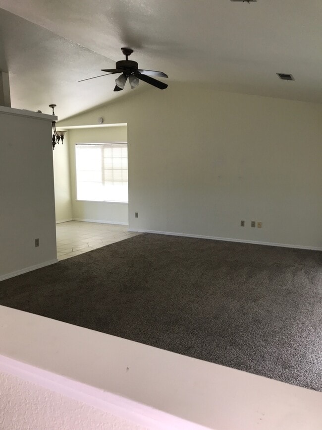 Building Photo - 3 Bedroom 2 Bath home w Garage