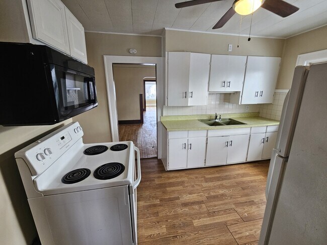 Foto del edificio - 3270 W 116th St