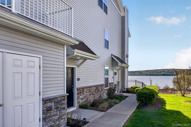 Foto del edificio - 402 Sacandaga Loop