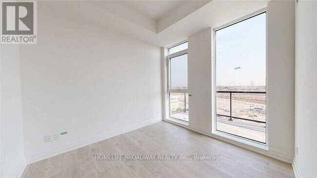 Photo du bâtiment - 8 Rouge Valley Dr W