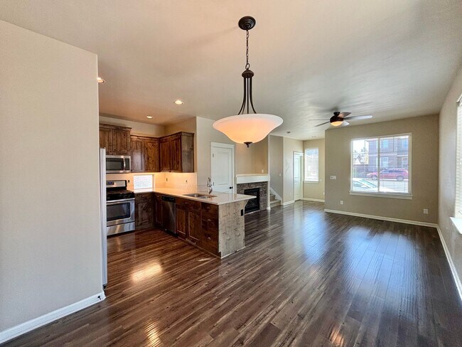 Foto del edificio - 2965 Yew Park Ln
