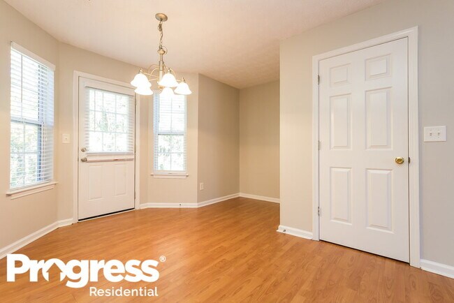 Building Photo - 126 Springbottom Dr SE