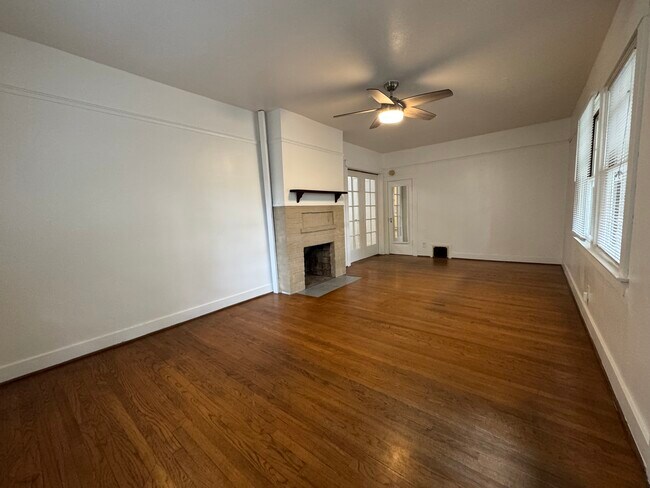 Sala de estar cerrada - 2208 G St
