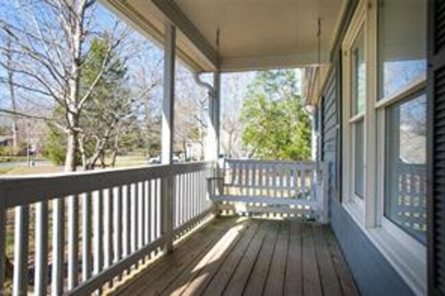 Foto del edificio - Call Sabrina at 757-767-0767 for more information
