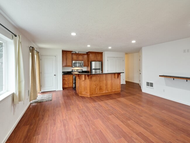 Building Photo - 1214 Alder Dr NE