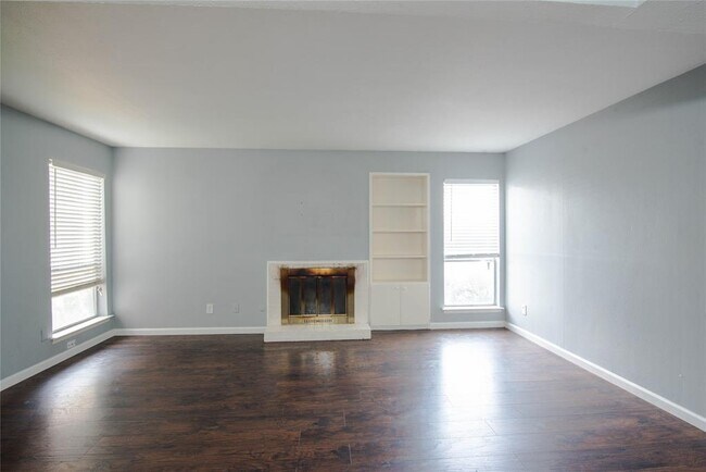 Foto del edificio - 12816 Midway Rd