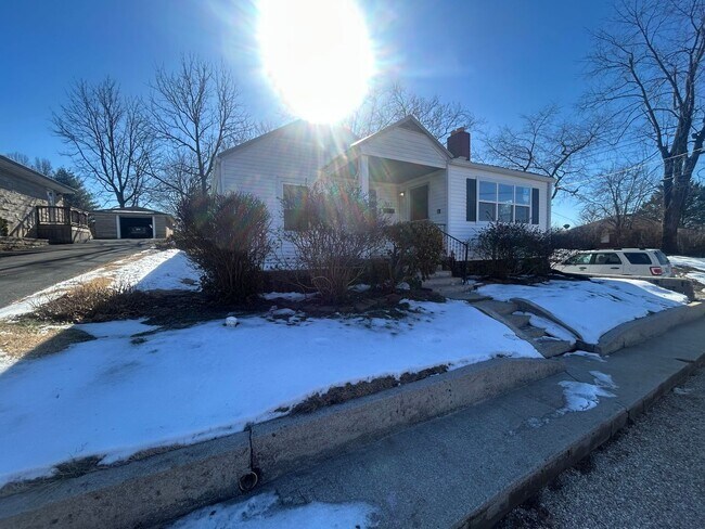 Foto del edificio - Charming 3-bedroom, 1-bathroom house located in Vine Grove, KY.