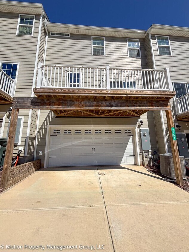 Foto principal - Fully Furnished Townhome!