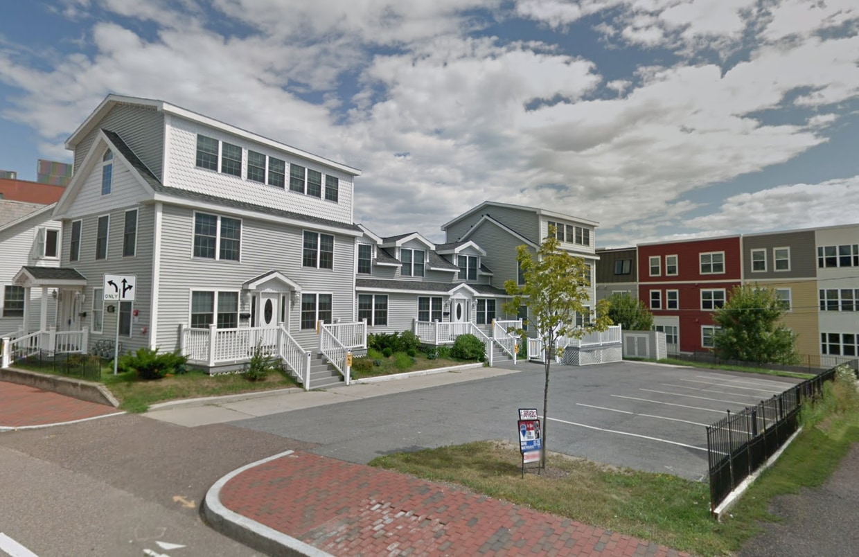Primary Photo - 102 E Allen St