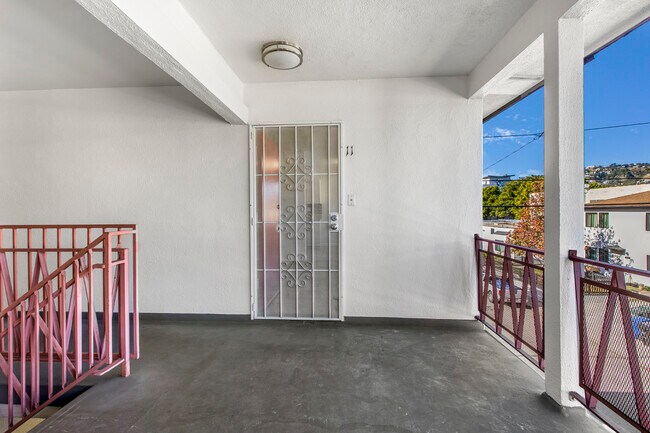 entrance - 7610 Romaine St