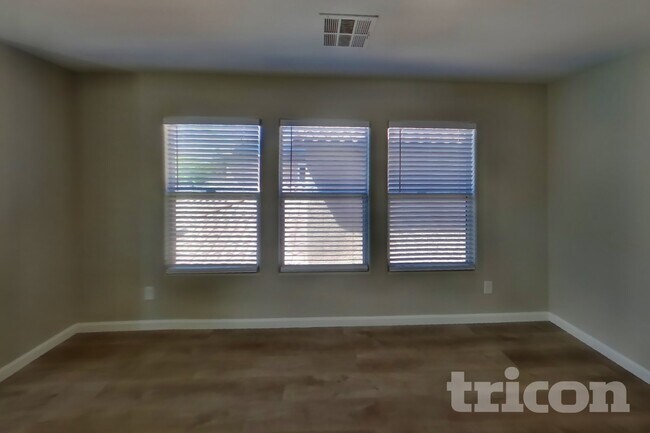 Foto del edificio - 8737 Dodds Canyon St