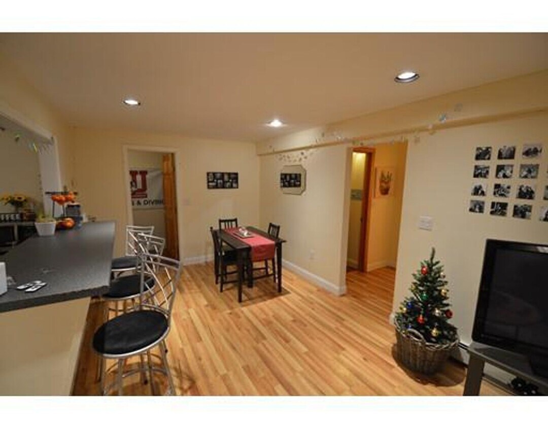 No Brokers Fee Conve nient Brookline Location.Eat-in Kitchen, Laundry on a Site - No Brokers Fee Conve nient Brookline Location.Eat-in Kitchen, Laundry on a Site