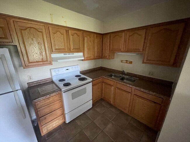 Foto del edificio - 528 River Forest Rd.