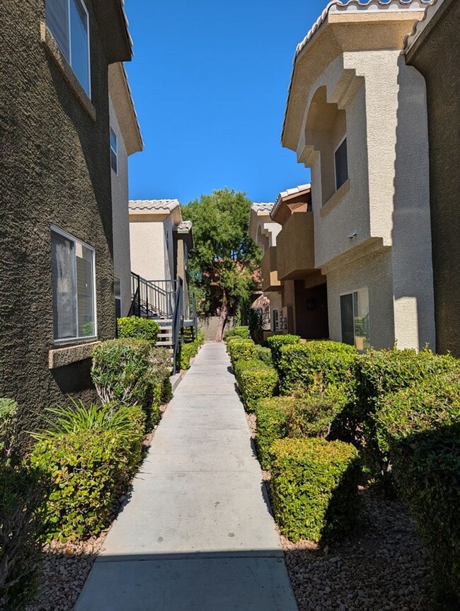 Building Photo - 2-BEDROOM CONDO IN LAS VEGAS