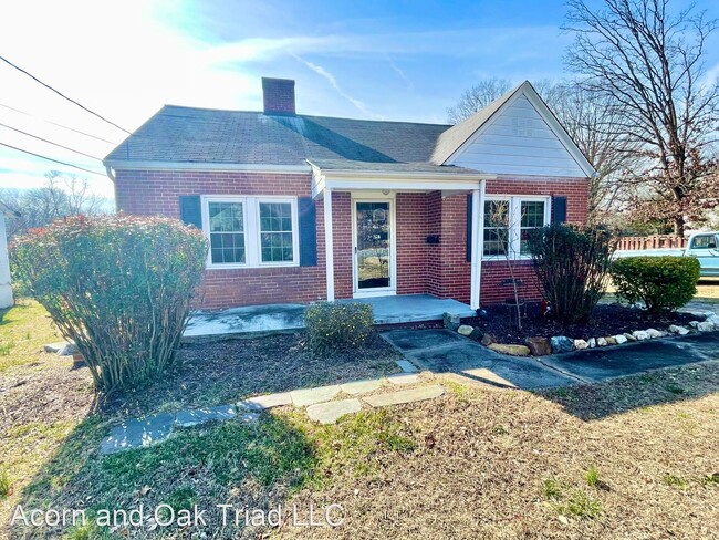 Foto del edificio - 2 br, 1 bath House - 1003 W Wendover Ave