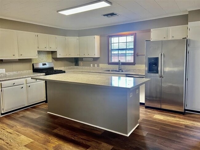 Foto del edificio - 108 W 15th St