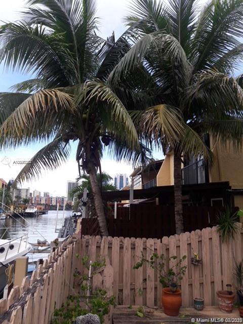 Foto del edificio - 3861 NE 167th St