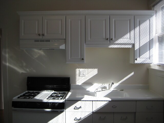 Building Photo - 4021 W Berteau Ave