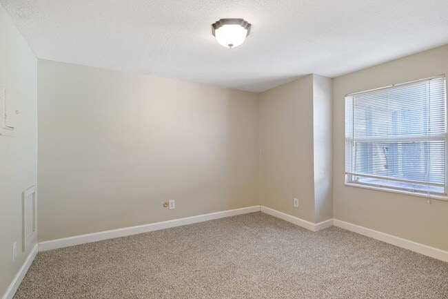 Building Photo - 3609 Balsam Ave