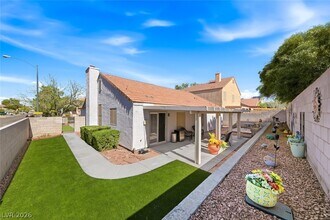 Building Photo - 833 Glitter Glen Ct