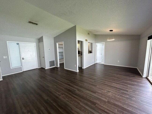 Building Photo - 7516 S Sanibel Cir