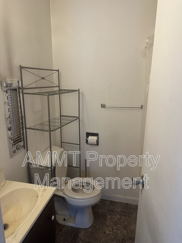 Building Photo - 145 E Main St