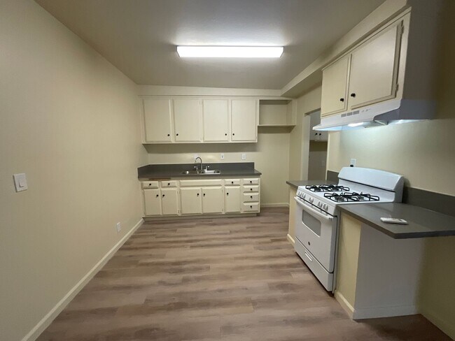Foto del edificio - 7711 Fillmore Dr