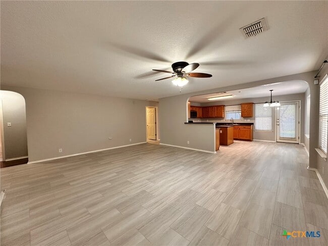 Building Photo - 2384 Medina Dr