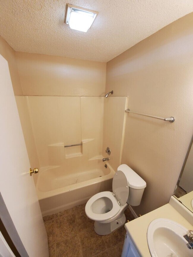 Building Photo - 126 Whisper Way