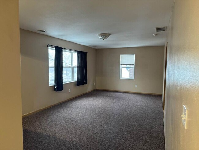 Building Photo - 1410 W State St