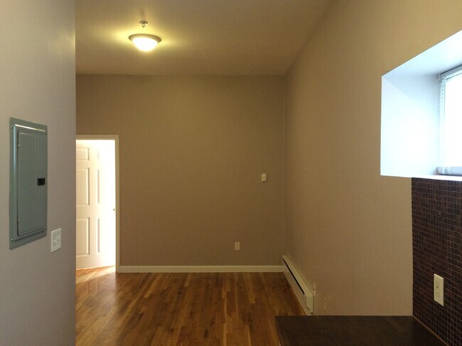 Building Photo - 295 Spruce St