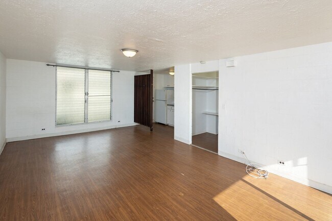 Foto del edificio - Available now! Prime location Studio with Parking!