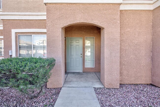 Building Photo - 10525 Pine Glen Ave