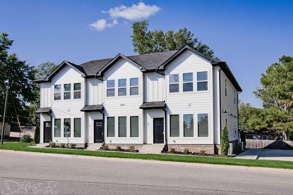 Primary Photo - Mountain Home - New Construciton 1 Bedroom...