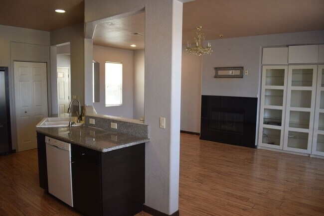 Foto del edificio - 3 Bedroom 2.5 Bath 2 story Townhome with V...
