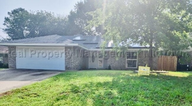 Charming Home in Established Community in ... - Charming Home in Established Community in ...