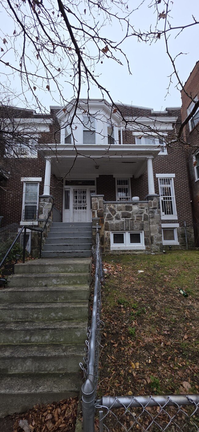 Building Photo - 839 Whitelock St