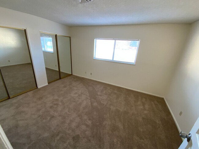Building Photo - GREEN VALLEY HOME WITH LARGE BACKYARD AND ...