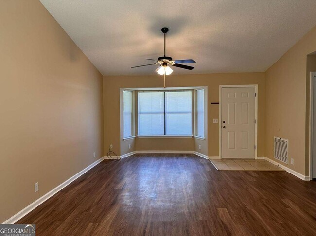 Building Photo - 114 Dogwood Cir