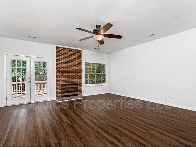 Building Photo - 11200 Laurel View Dr